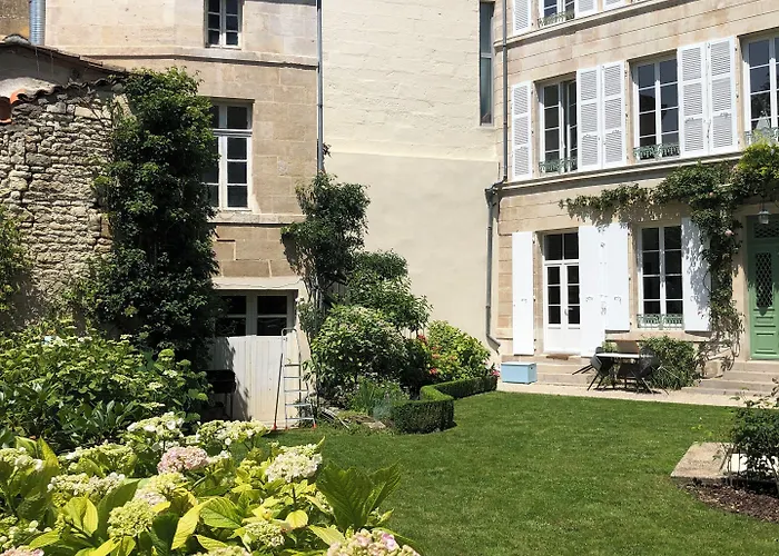 L'hotel Particulier Du 12 Nocleg ze śniadaniem Niort